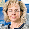 Dr. Inis Schönfelder